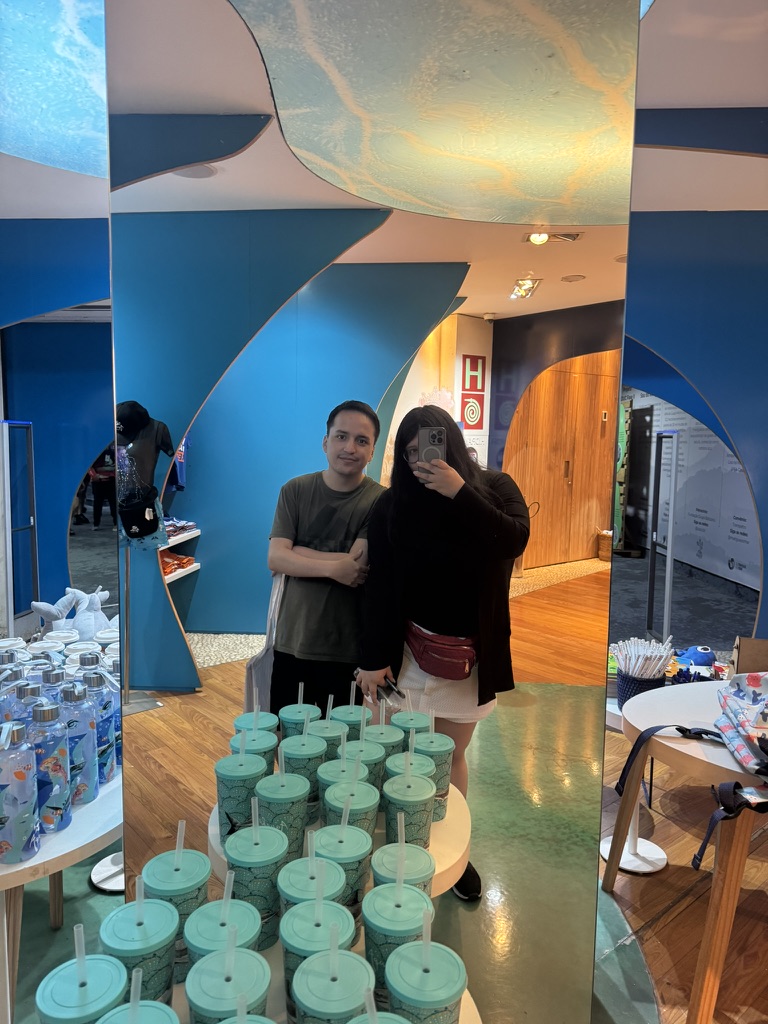 Aventuras en la montaña, conquistando cimas juntos.