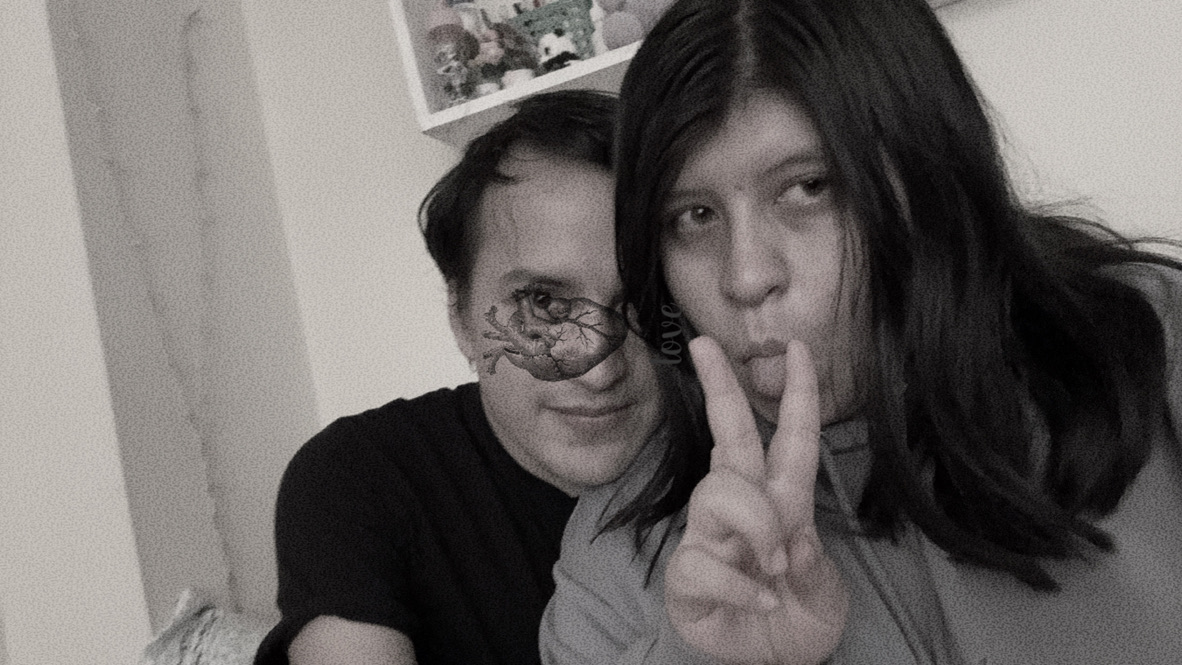 Un café, una conversación y tu mirada.