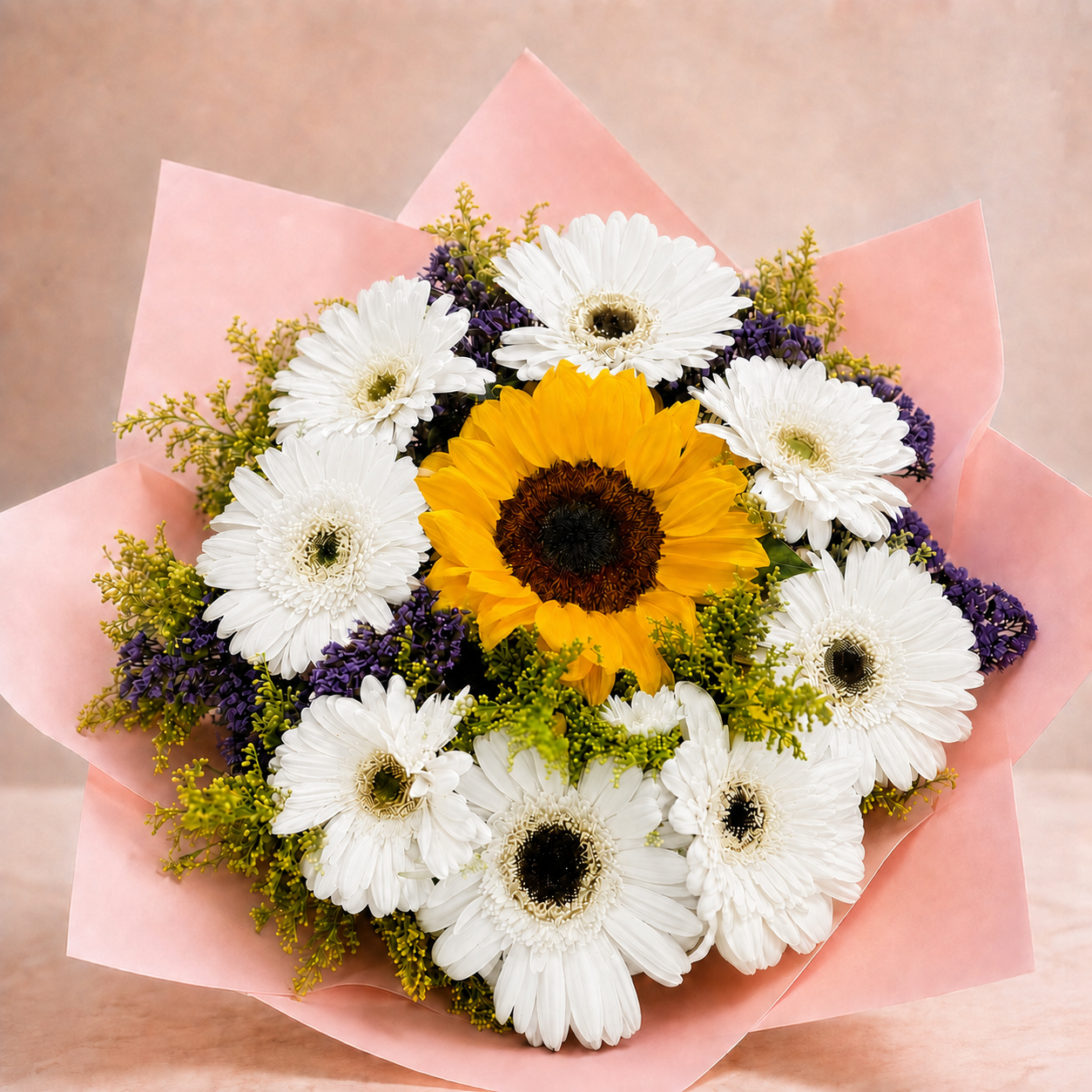 Girasol y Gerberas Blancas en Ramo