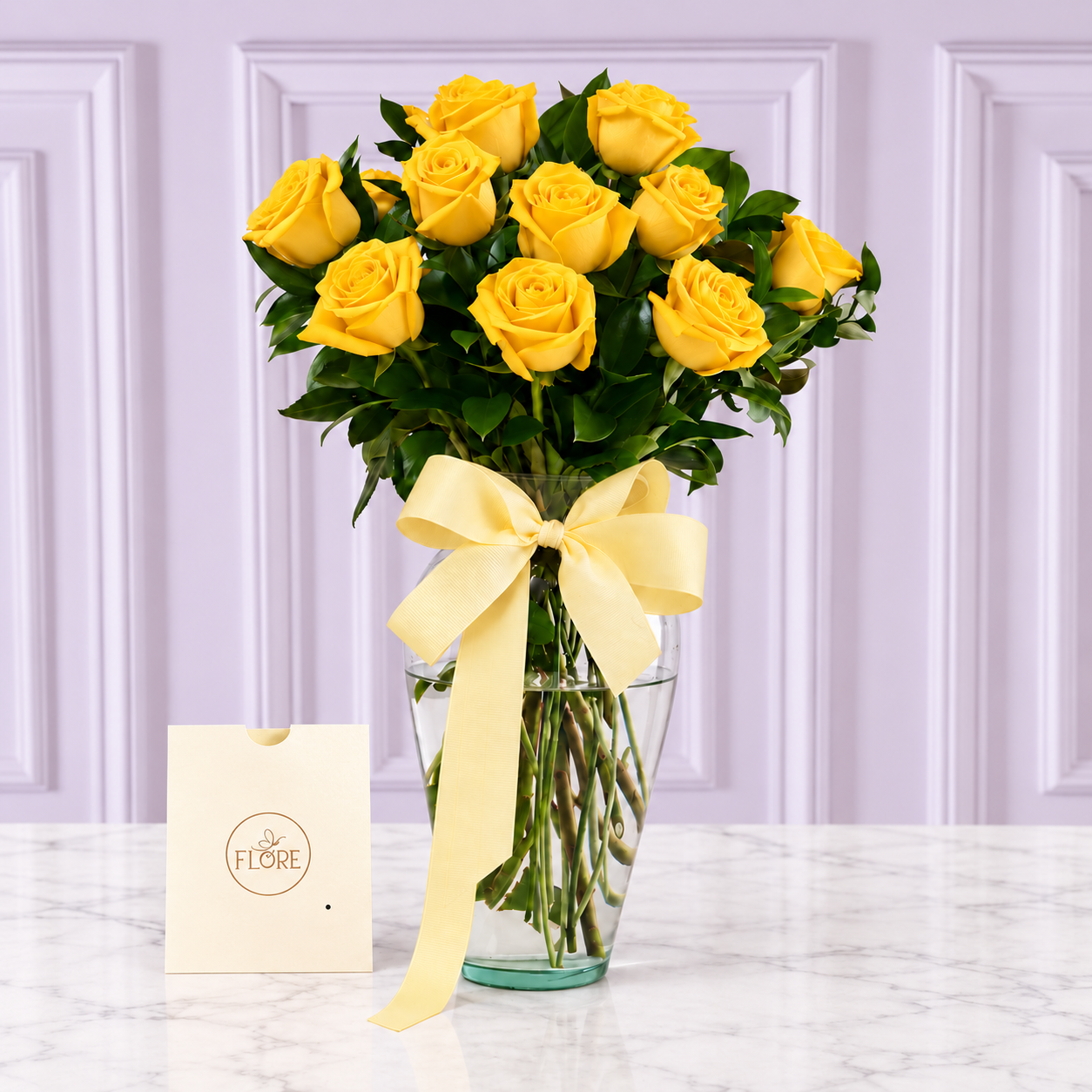 12 Rosas Amarillas en Jarrón