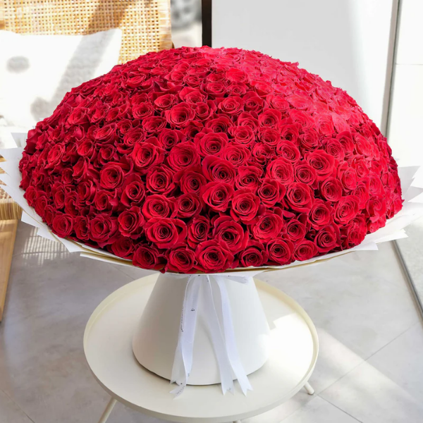 Ramo buchón 300 Rosas rojas  - Capital Flores con envío a domicilio hoy