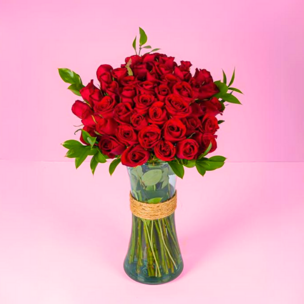 48 ROSAS ROJAS EN FLORERO