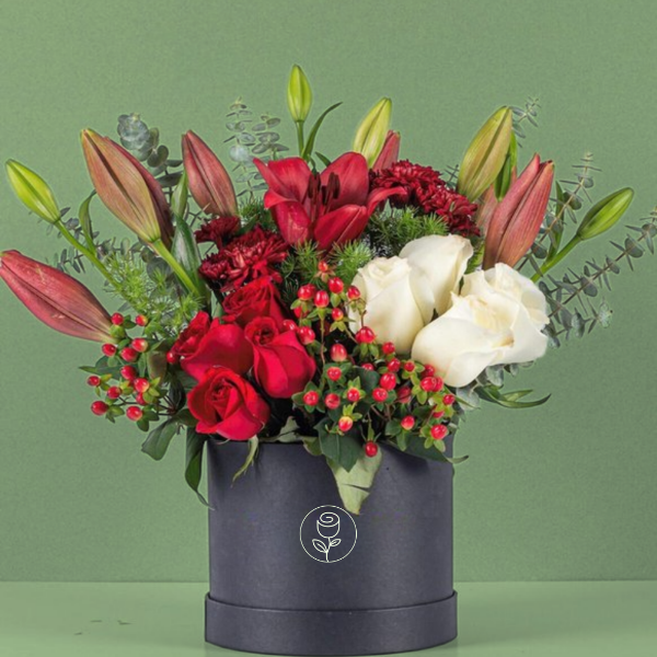 lilis rojas, rosas y margaritas rojas