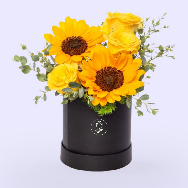 Rosas amarillas y girasoles en caja