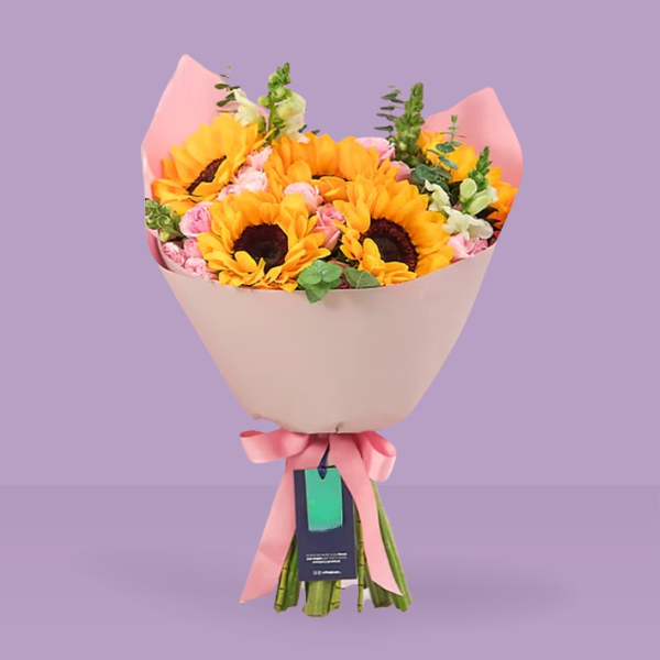 Girasoles, Rosas y perritos rositas en ramo