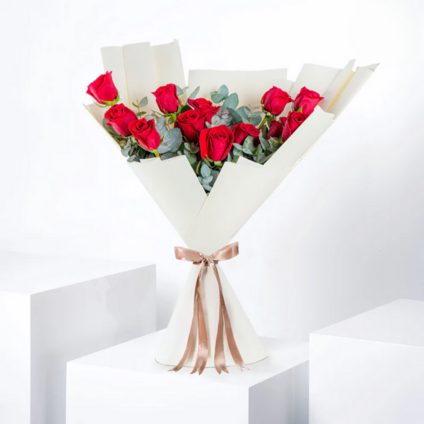 12 red roses in a bouquet 12 red roses in a bouquet - Capital Flores with same-day home delivery