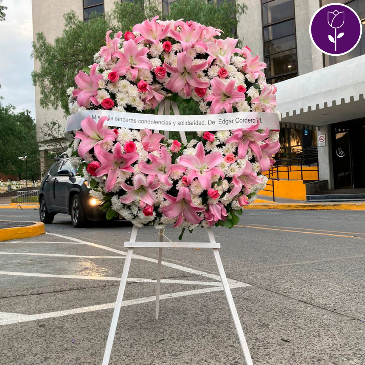 Corona grande Lirios Rositas - Capital Flores con envío a domicilio hoy