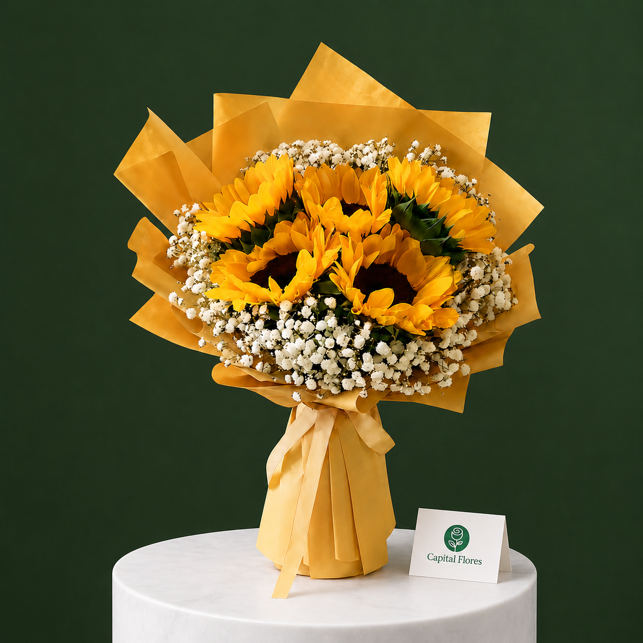 Bouquet de Girasoles y Gypsophila Envuelto en Papel Amarillo