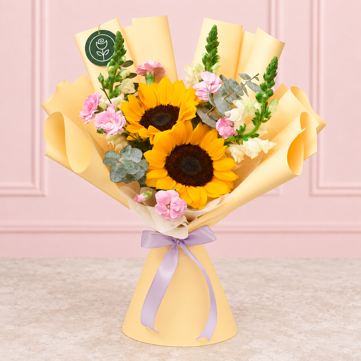 Girasoles, claveles y perritos en ramo