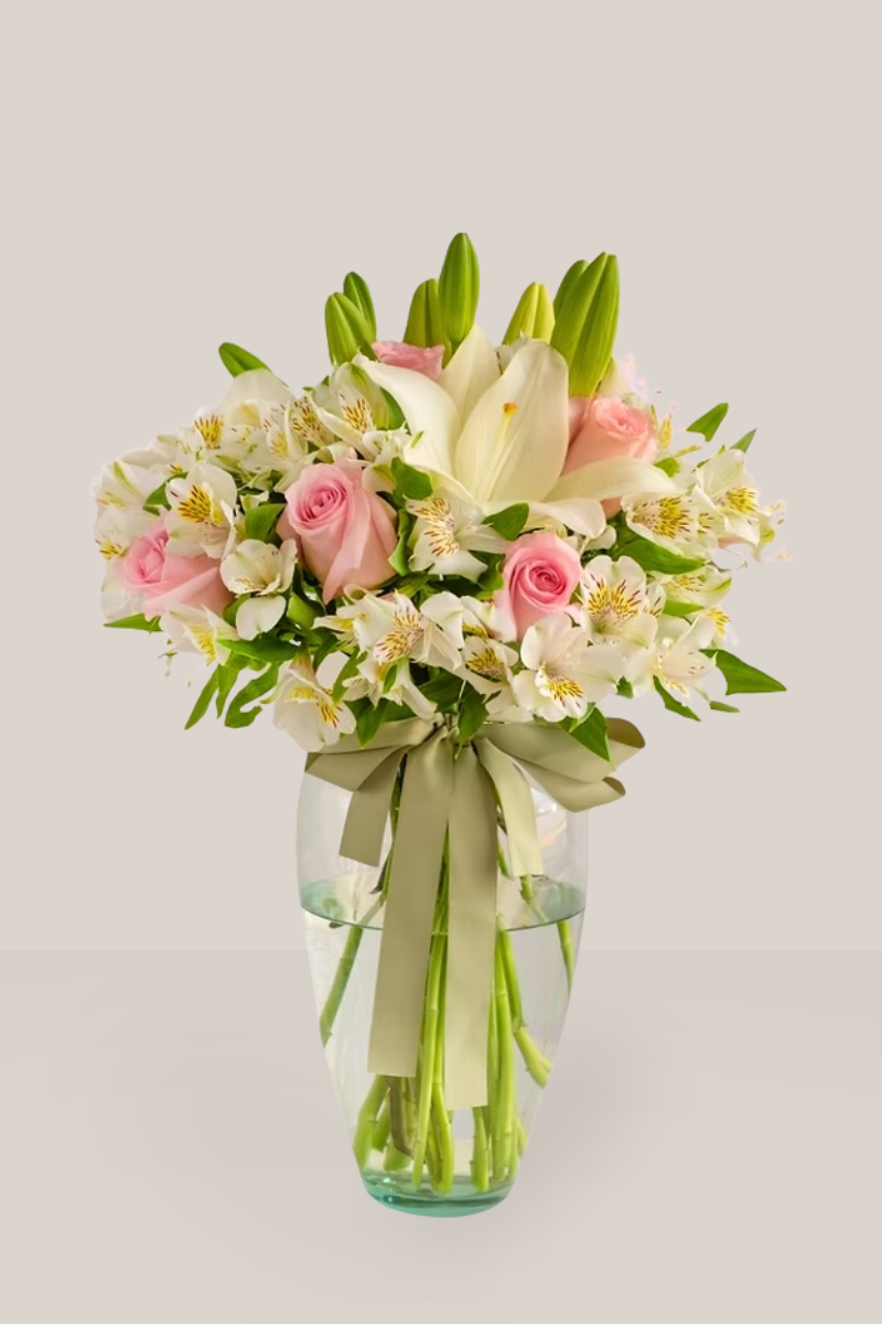 Arreglo de Lirios Blancos, Rosas Rosas y Astromelias en Florero - Capital Flores con envío a domicilio hoy