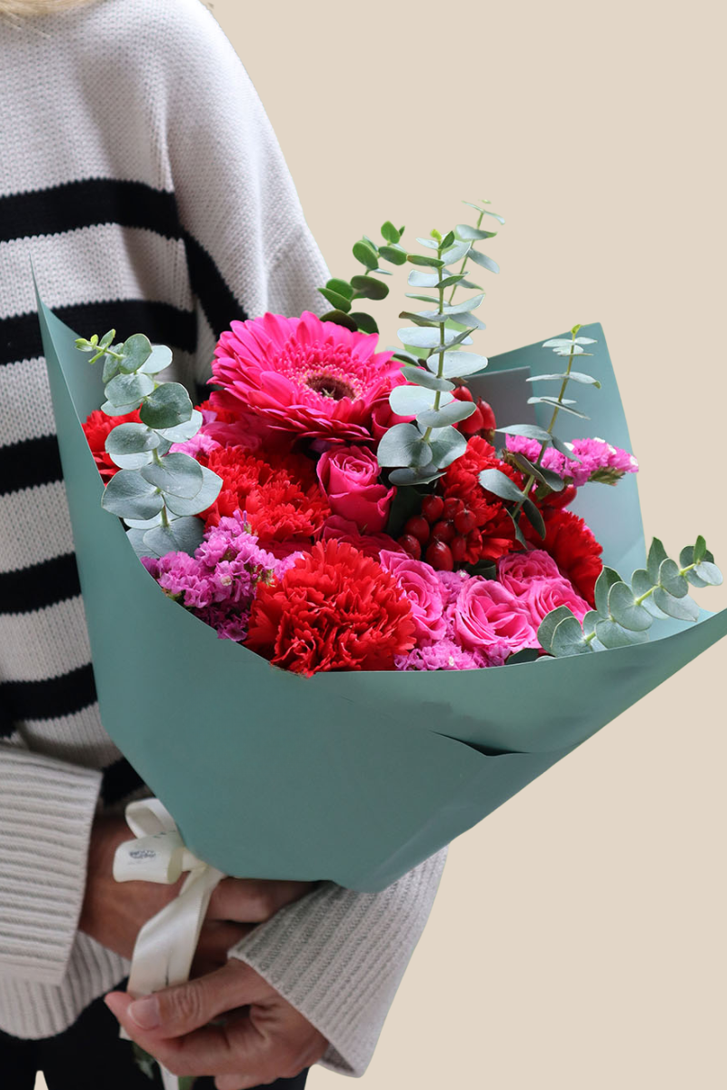 Ramo de Gerberas Rosas, Rosas Fucsia y Claveles Rojos - Capital Flores con envío a domicilio hoy