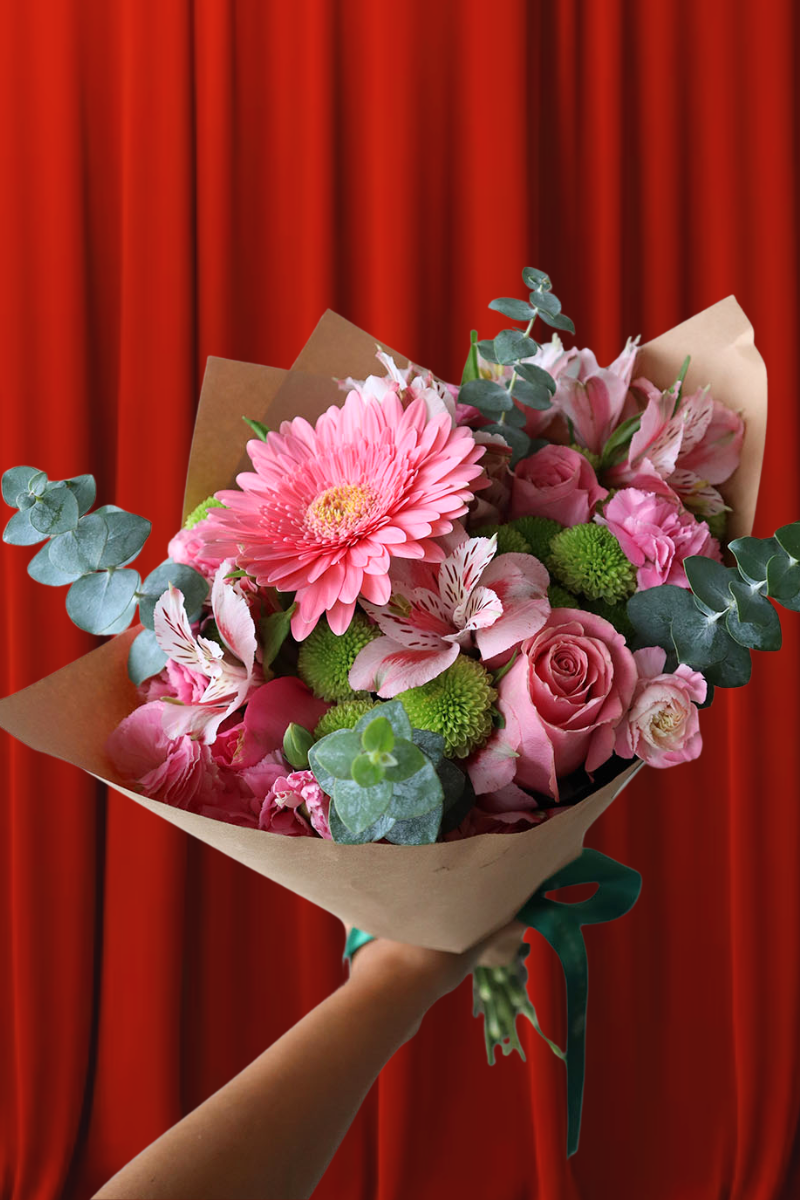Ramo de Gerberas Rosas, Rosas y Alstroemerias con Eucalipto - Capital Flores con envío a domicilio hoy