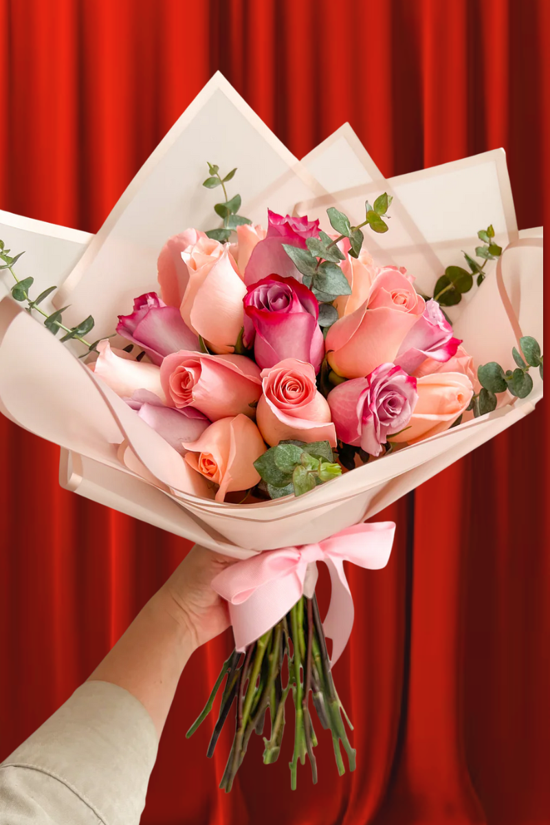 Ramo de Rosas Rosas y Durazno con Eucalipto