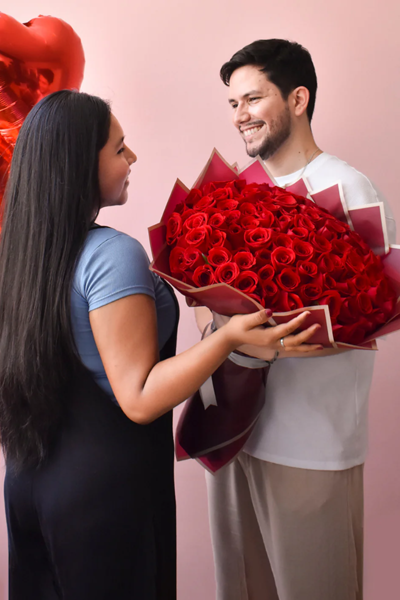 Buchon Bouquet of 100 Red Roses