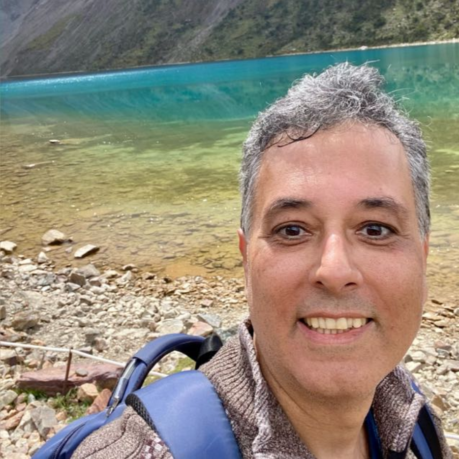 Portrait of Alex Fernandes