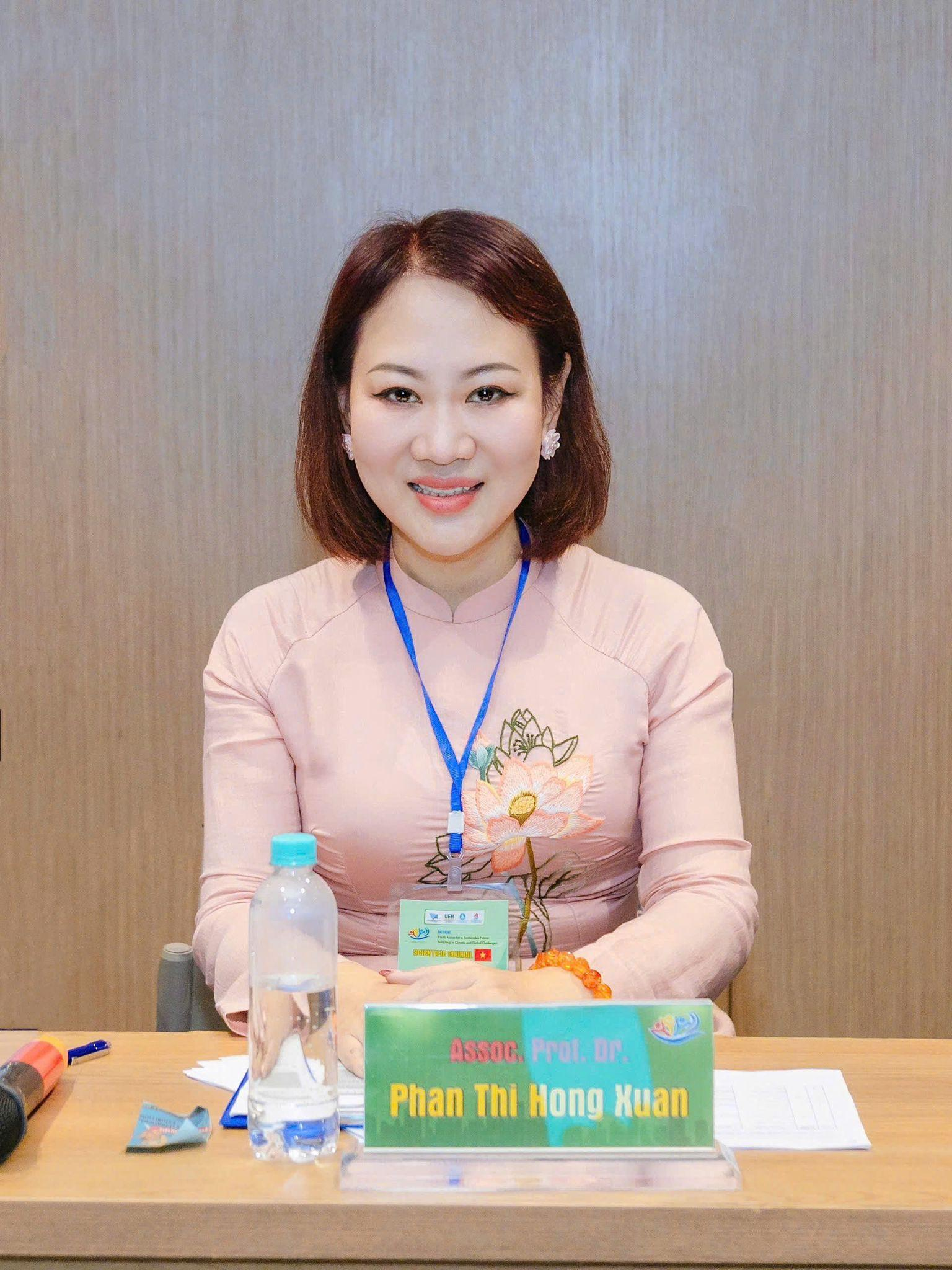 PGS.TS Phan Thị Hồng Xuân