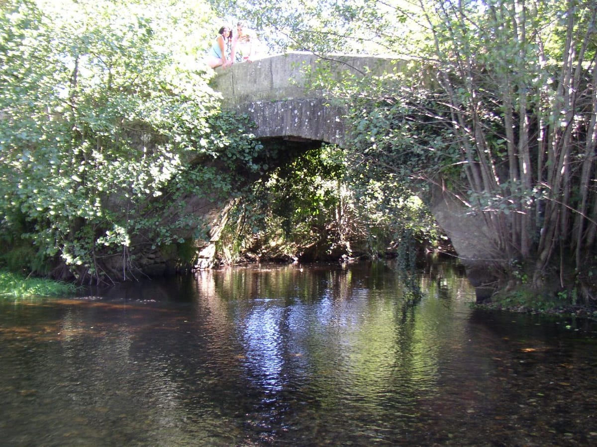 Mittelalterliche Brücke von Ribadiso