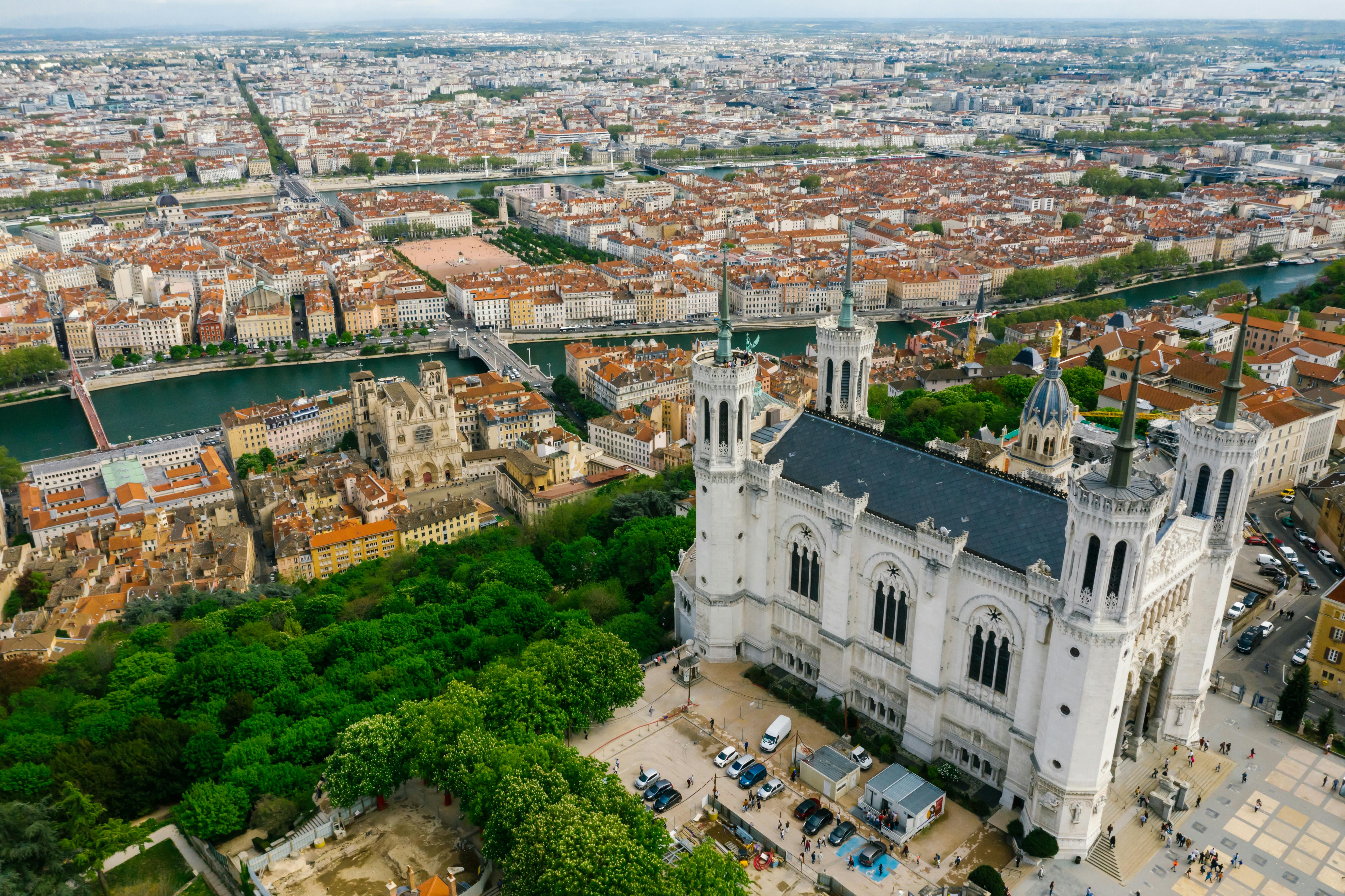 Vue aérienne de Lyon avec le Rhône.