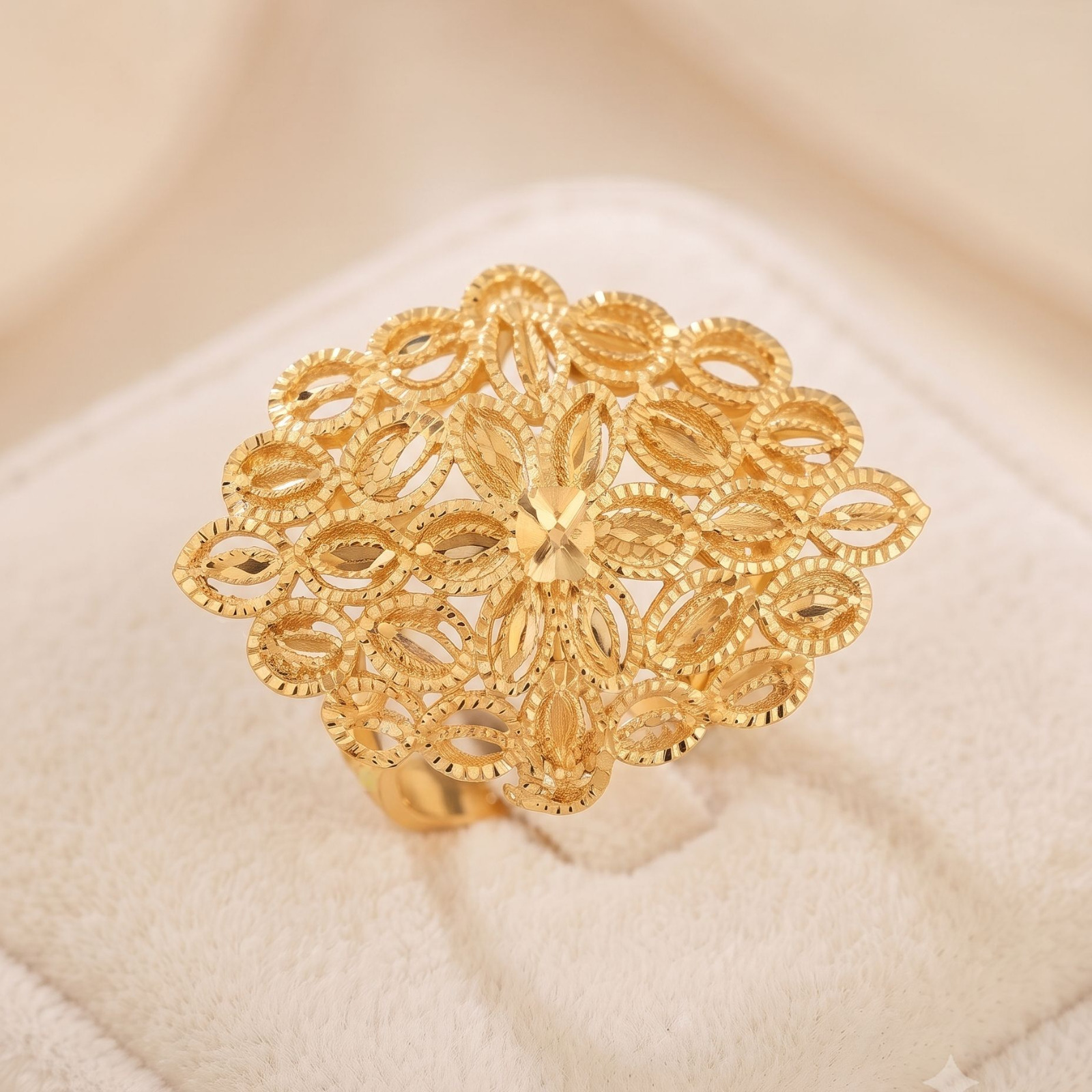 Elegant Filigree Cluster Gold Ring 1