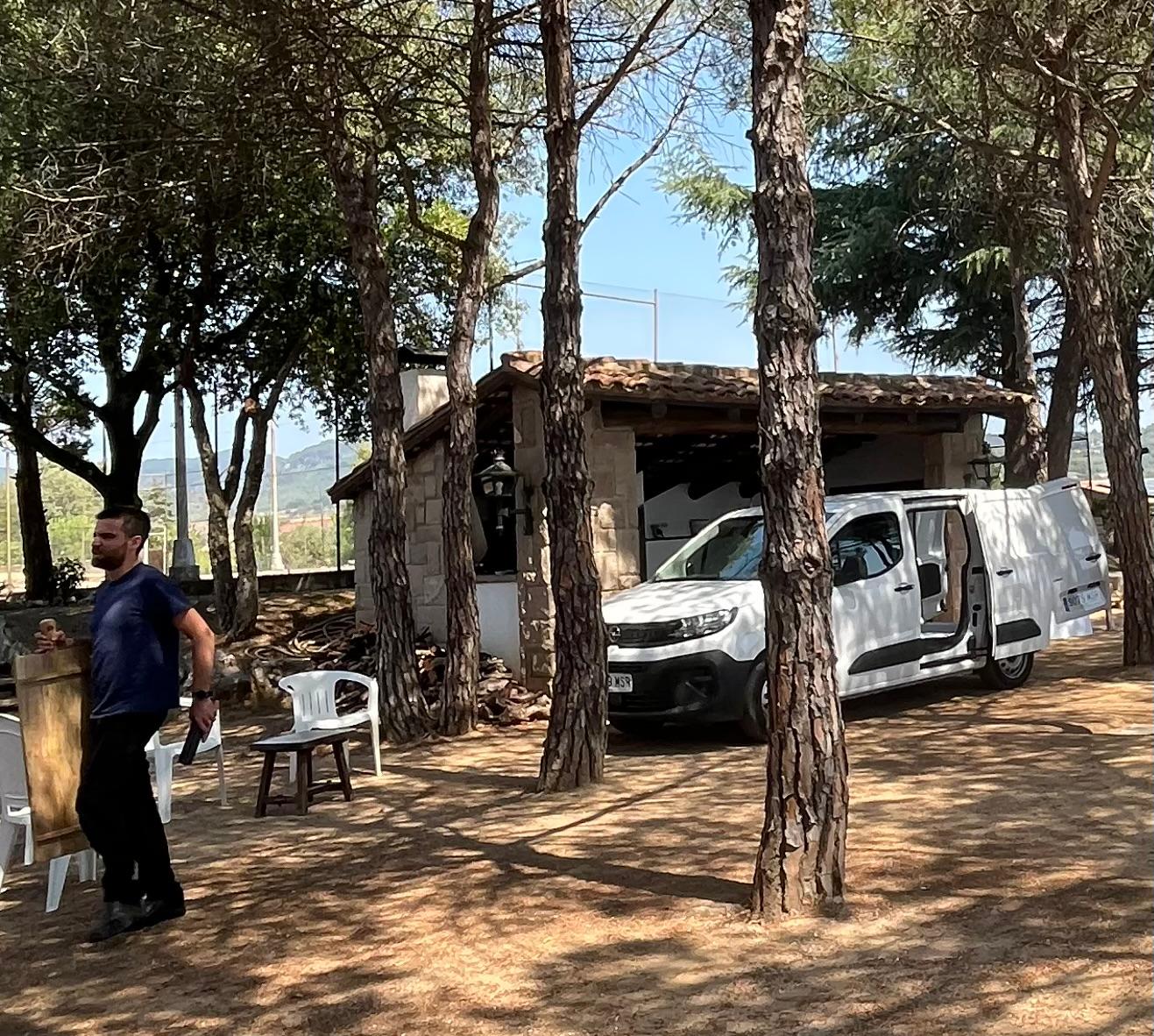 Vam crear un 'timeline' detallat per coordinar l'arribada de proveïdors, el muntatge i les proves de so.