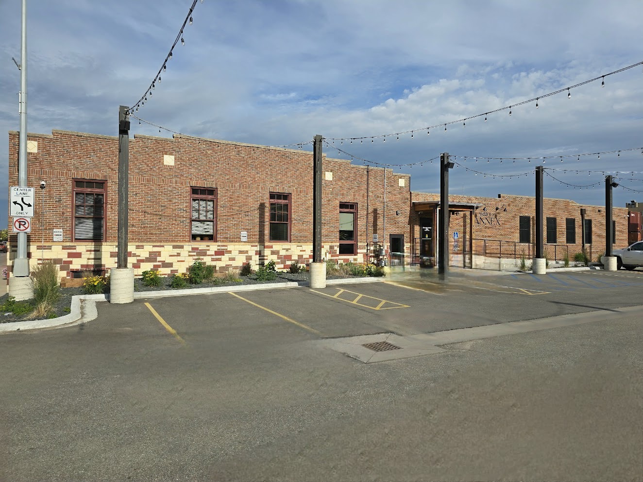 Commercial building roofing project