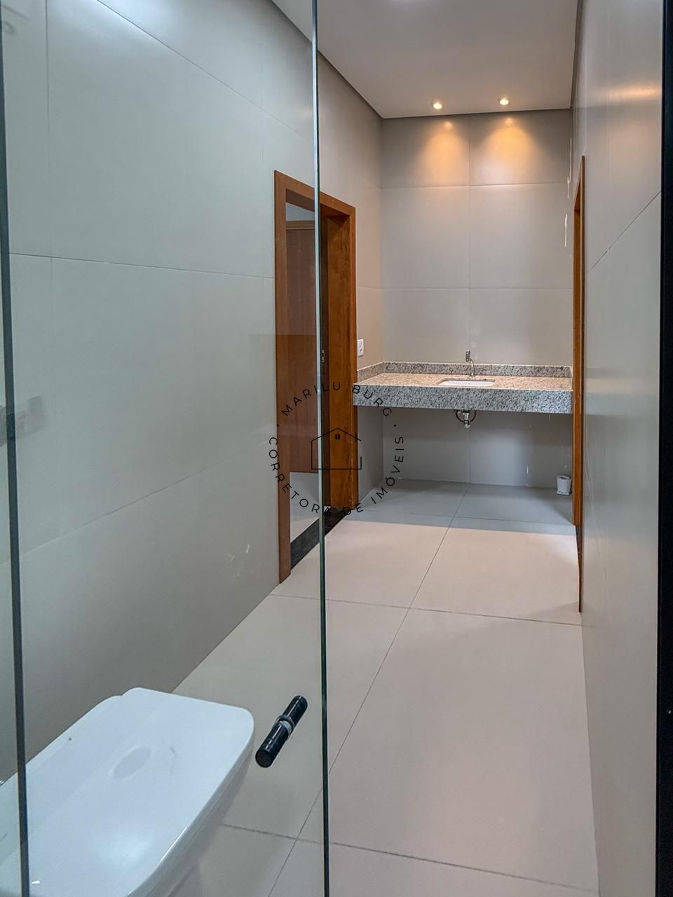 CASA MODERNA E ELEGANTE À VENDA NO JARDIM CURITIBA - Imagem 9