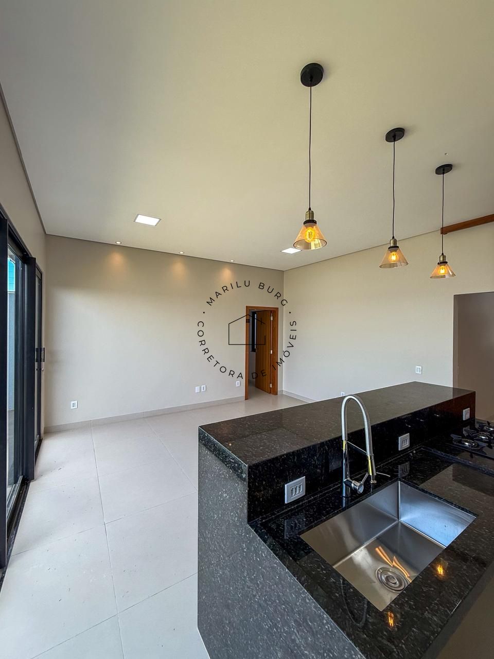 CASA MODERNA E ELEGANTE À VENDA NO JARDIM CURITIBA - Imagem 4