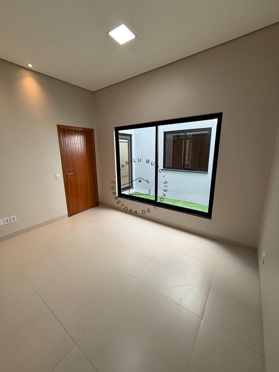 CASA MODERNA E ELEGANTE À VENDA NO JARDIM CURITIBA - Imagem 5