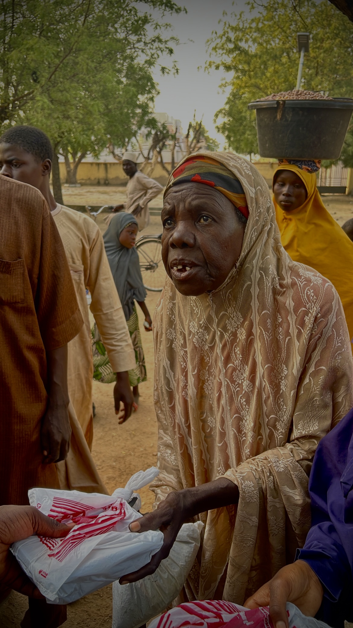 Volunteers sharing food with less privileged people on the street.