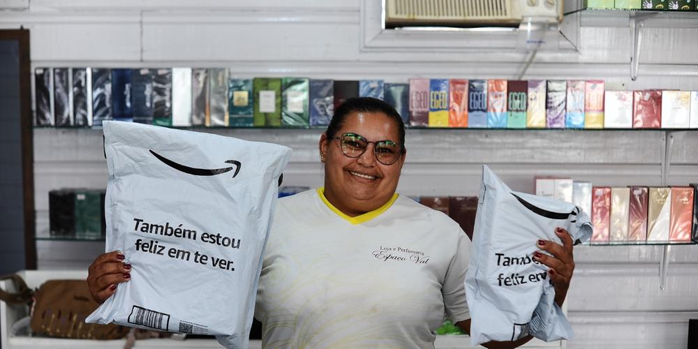 Amazon adapta logística para vencer distâncias na Amazônia, reduzindo prazos de entrega com nova estação em Manaus