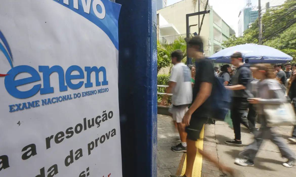 Reaplicação do Enem 2025 começa nesta terça-feira em todo o país