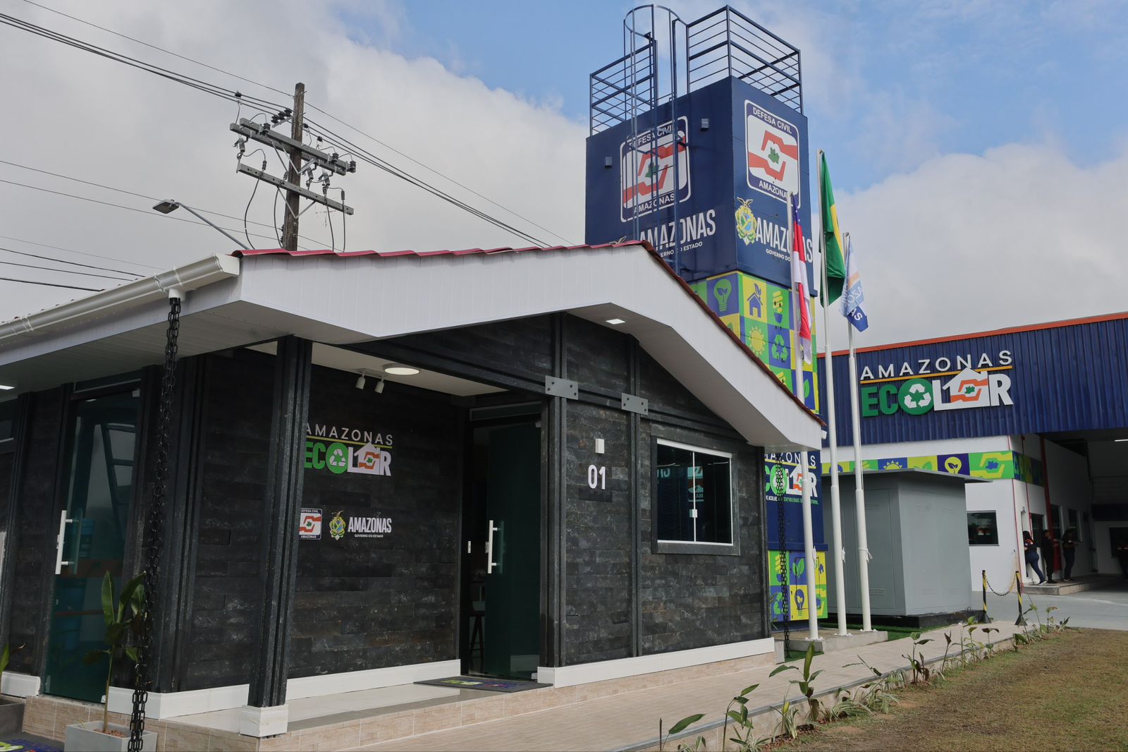 Projeto pioneiro no Amazonas cria moradias com plástico reciclado