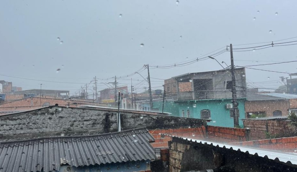Temporal em Manaus Causa Erosões, Deslizamento e Alagamentos em Vários Bairros