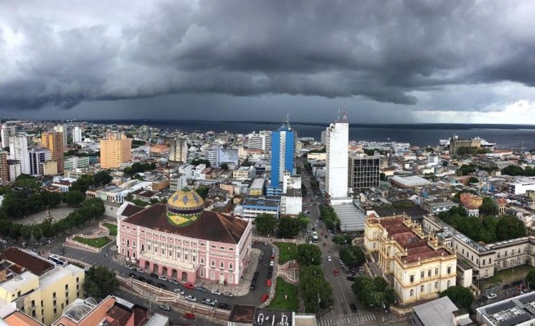 Manaus em Estado de Atenção: Chuvas Fortes e Ventos Exigem Prontidão da Defesa Civil