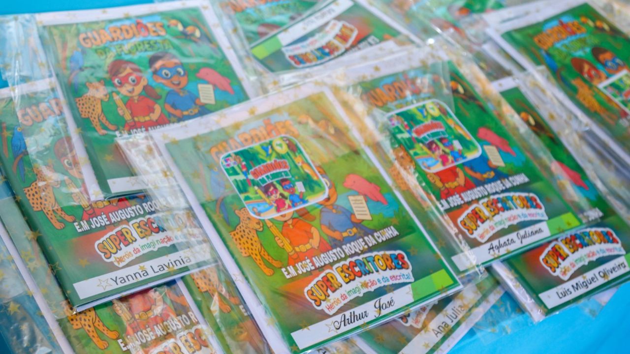 Estudantes de Manaus lançam 70 livros autorais em celebração ao projeto de incentivo à leitura e cultura amazônica