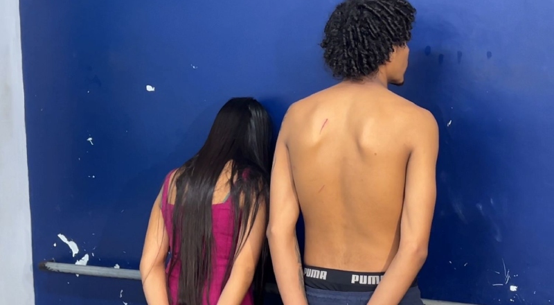 Polícia prende dois após jovem aparecer em vídeo atirando com fuzil na Compensa; material ilícito apreendido
