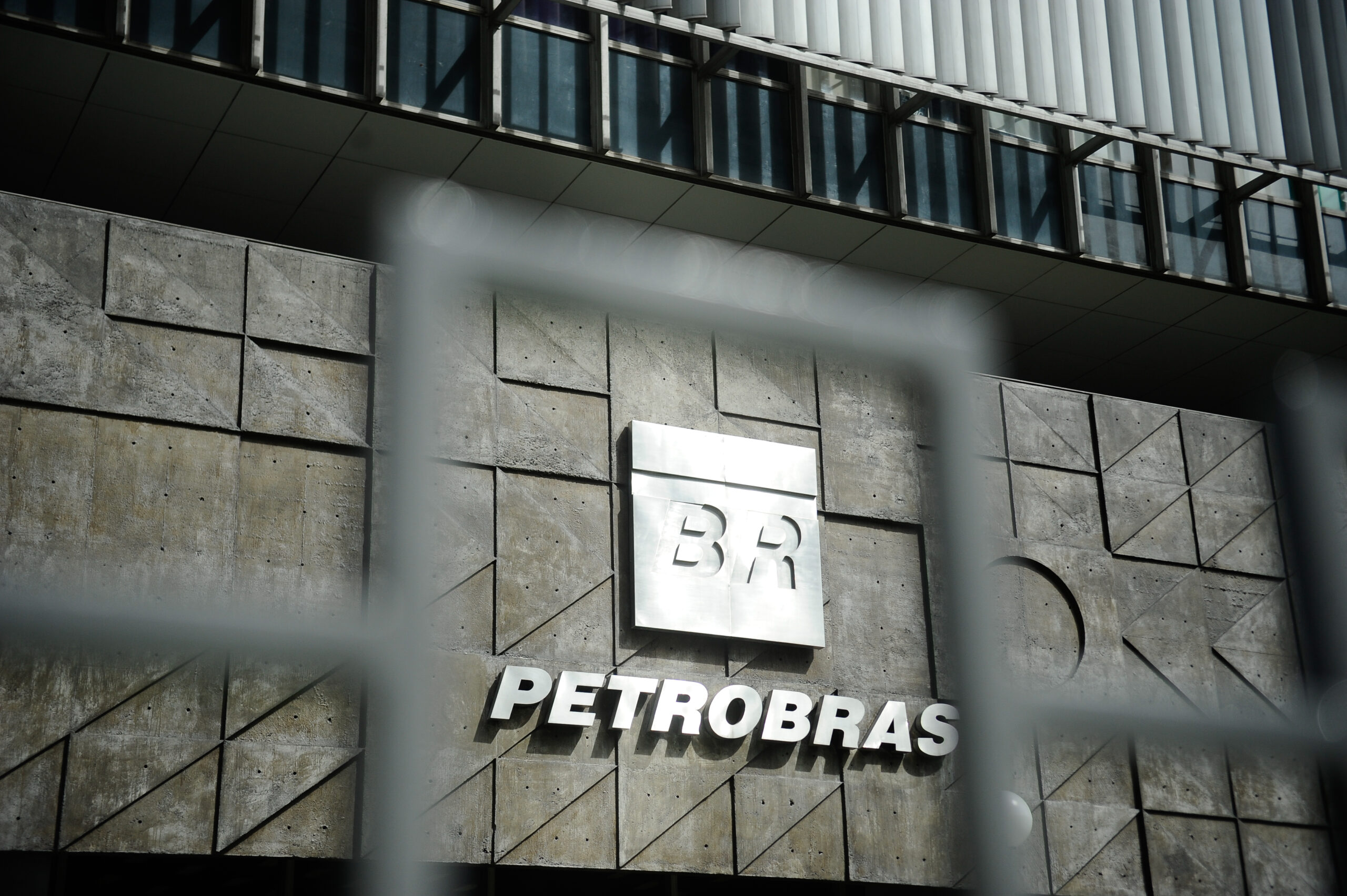 Greve Nacional dos Petroleiros Entra no 4º Dia com Adesão em 28 Plataformas Offshore, Segundo a FUP