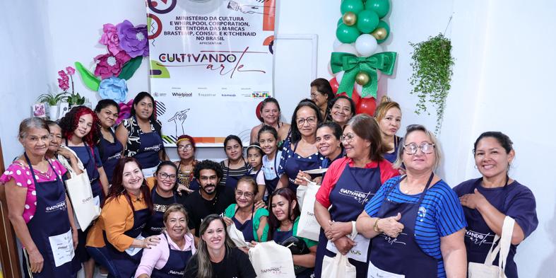 Projeto Cultivando Arte leva oficinas de artesanato sustentável e geração de renda a Manaus