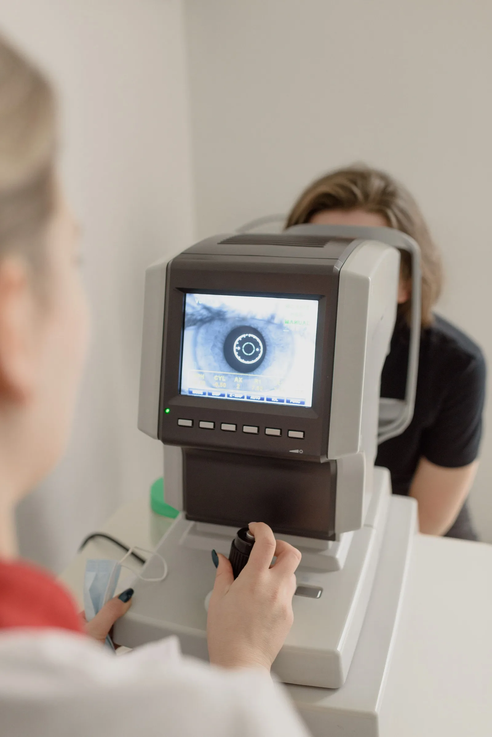 Retinal Microvascular Mapping and Deep-Brain Structural Biomarkers of Neurodegeneration