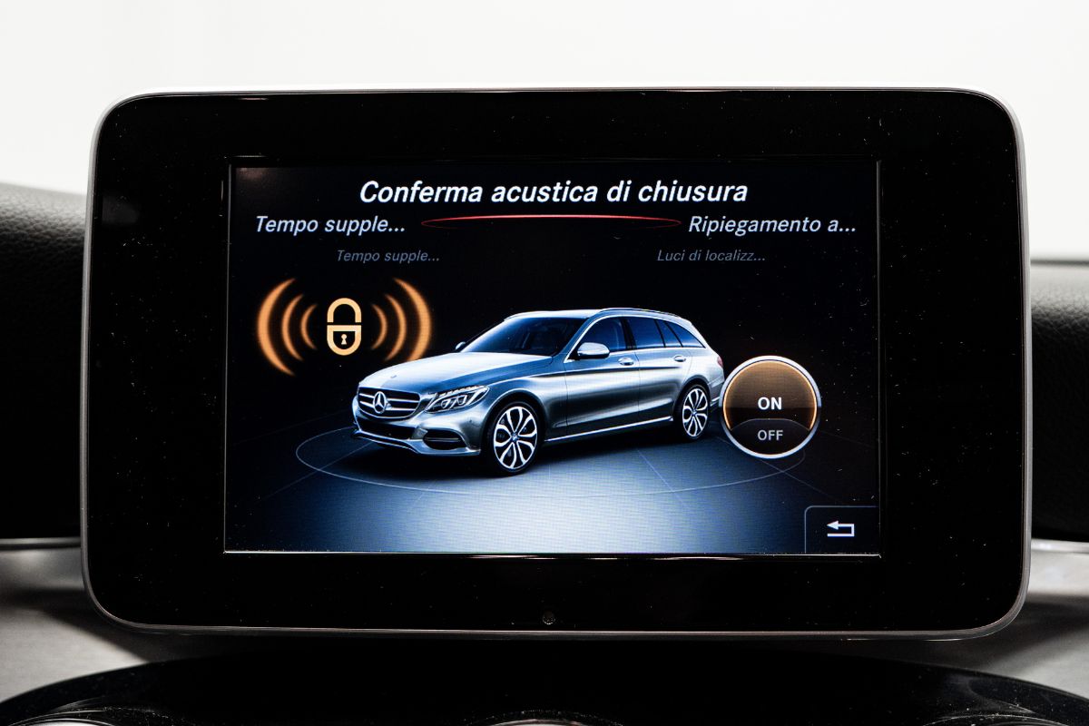 Mercedes-Benz C220