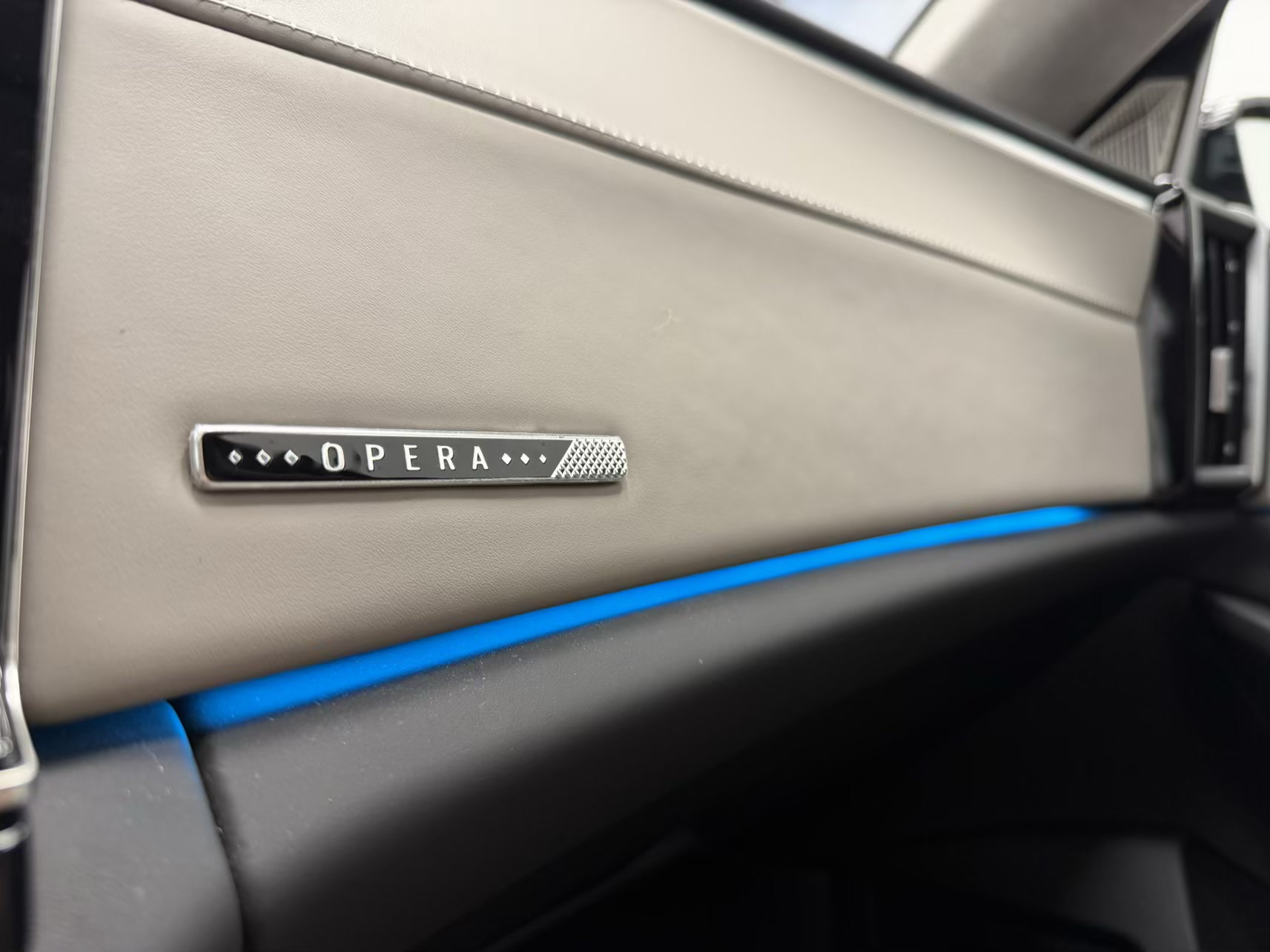 DS 9 Opera Premiere PHEV