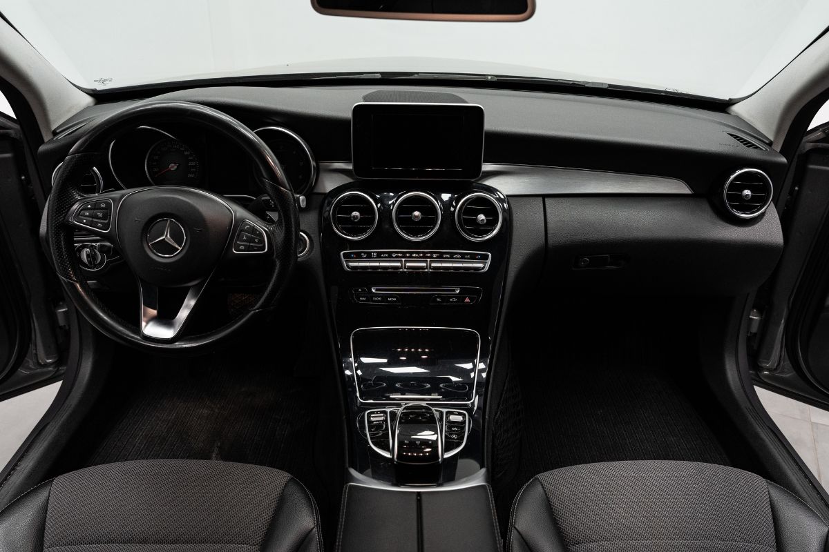 Mercedes-Benz C220