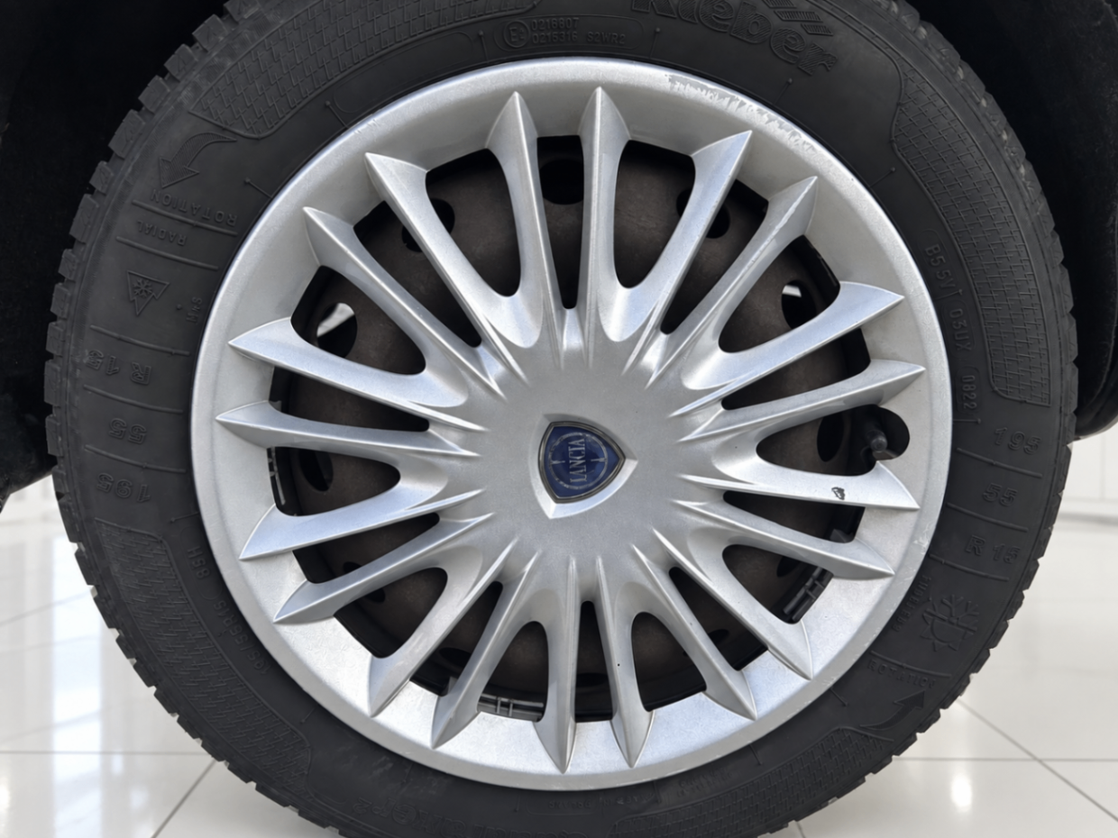 Lancia Ypsilon
