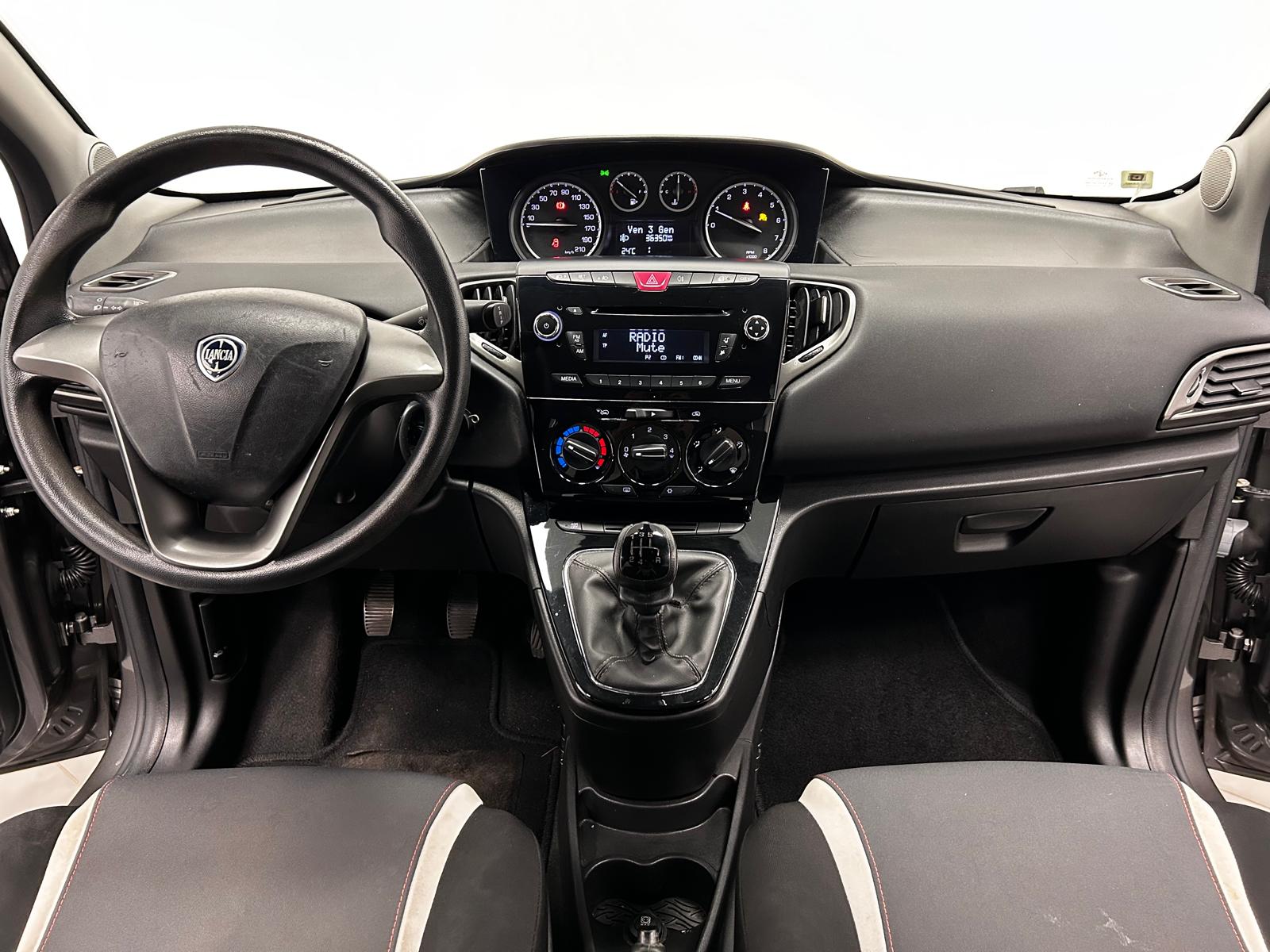 Lancia Ypsilon