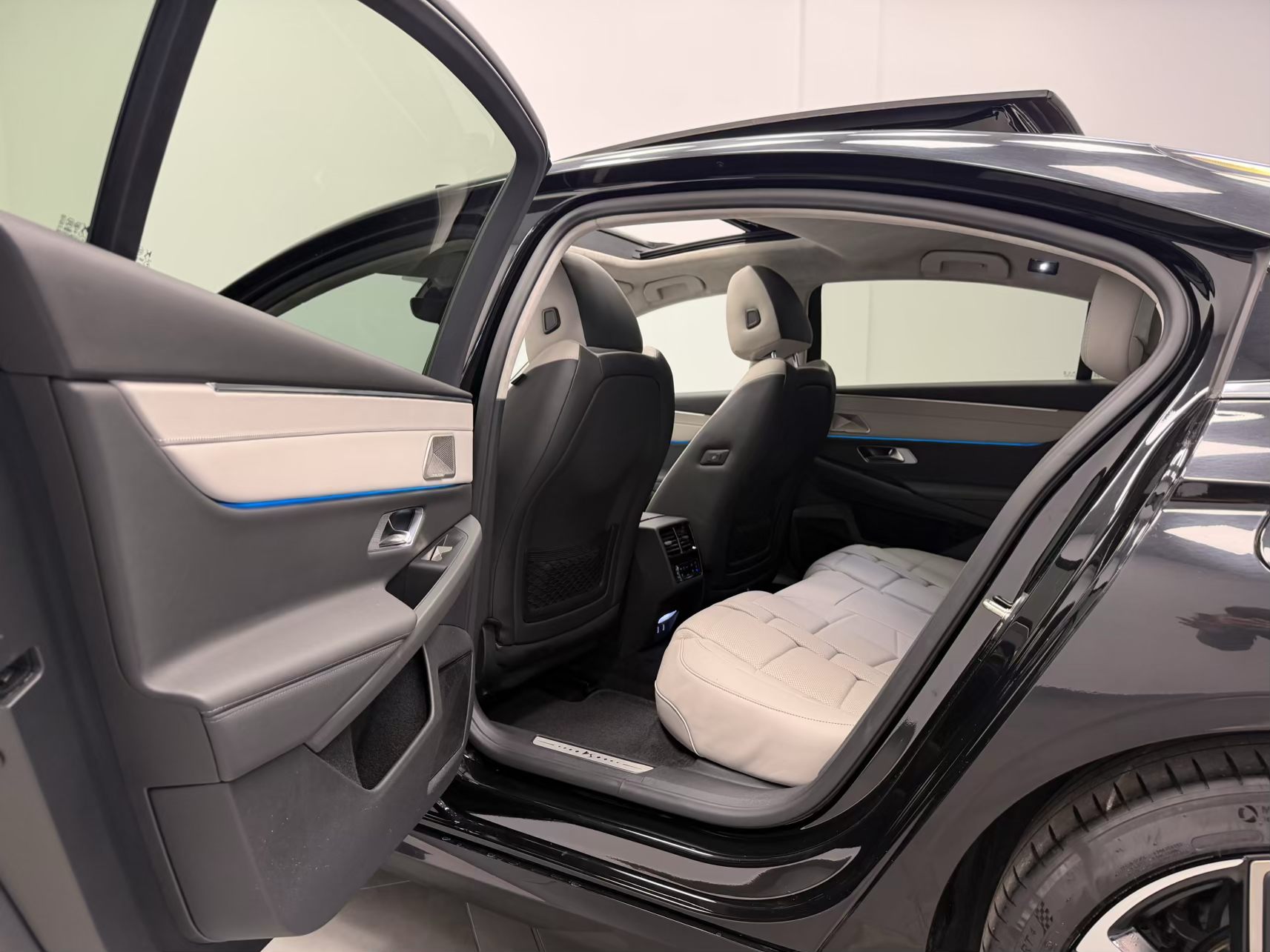 DS 9 Opera Premiere PHEV