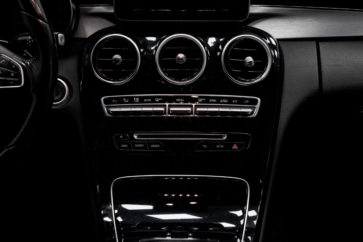 Mercedes-Benz C220