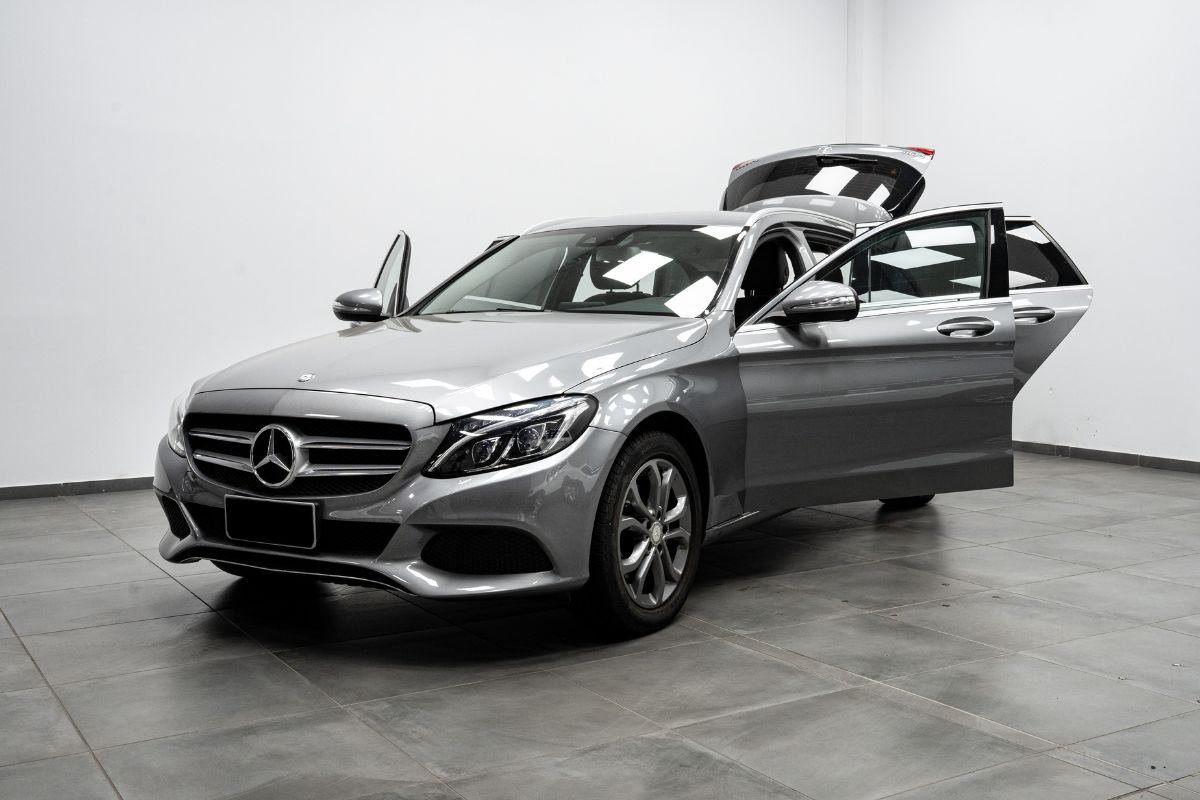Mercedes-Benz C220