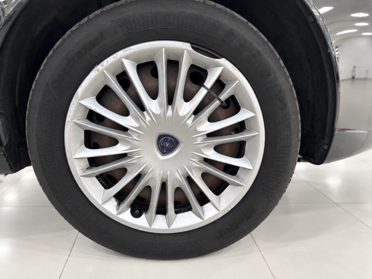 Lancia Ypsilon