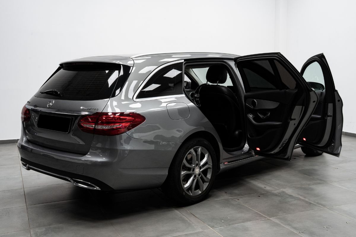 Mercedes-Benz C220