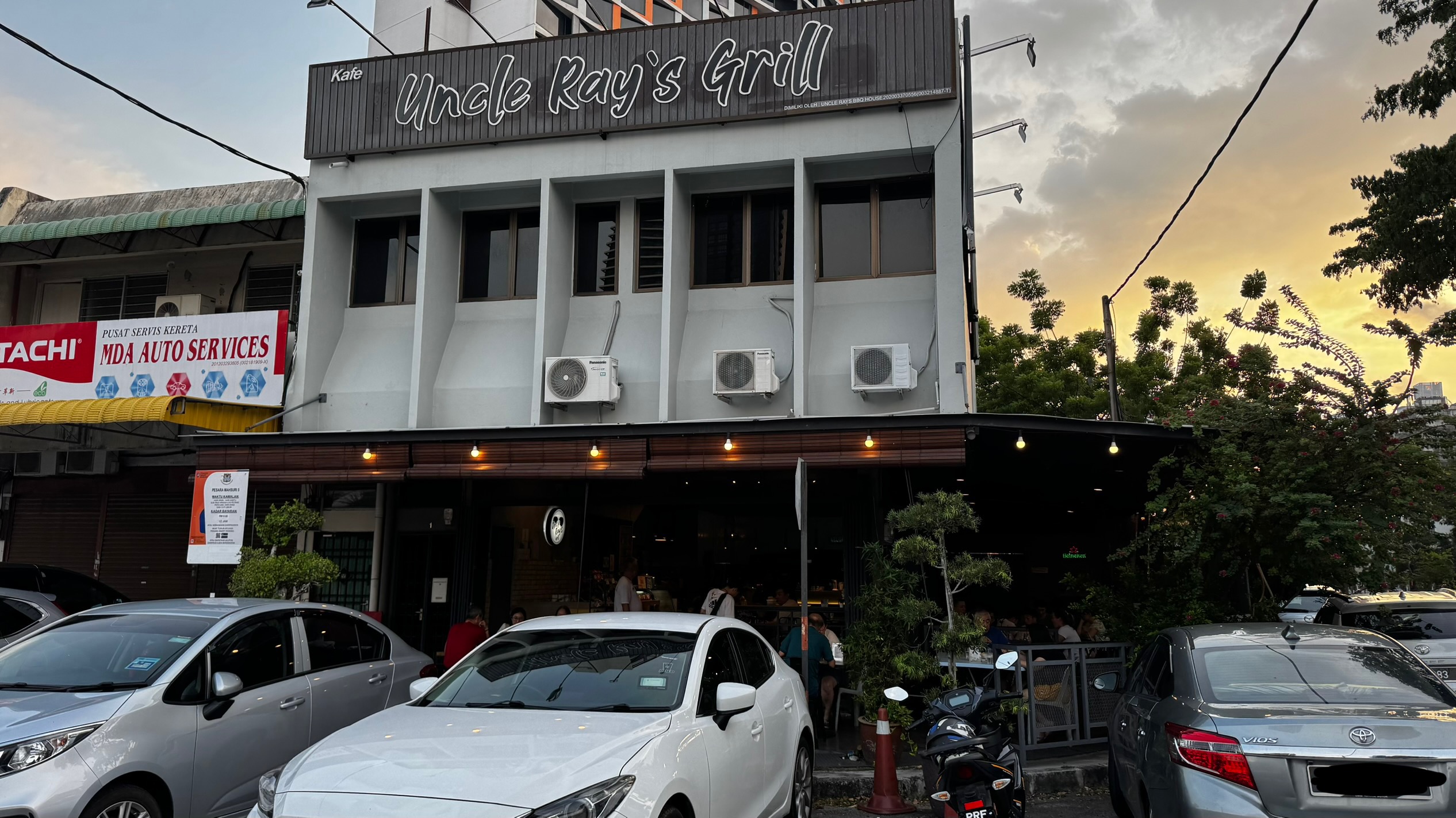 Uncle Ray's Grill - Cafe in Bayan Baru - Photo 1